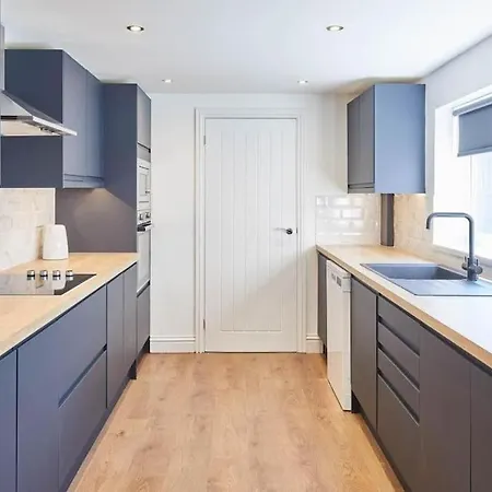 Feriehus Stunning 3 Bedroom House - Sleeps 6 *