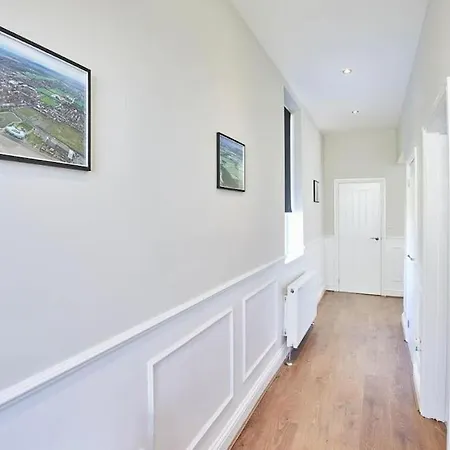 Stunning 3 Bedroom House - Sleeps 6 Redcar