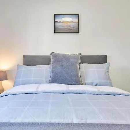 Stunning 3 Bedroom House - Sleeps 6