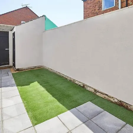 Stunning 3 Bedroom House - Sleeps 6 Holiday home Redcar